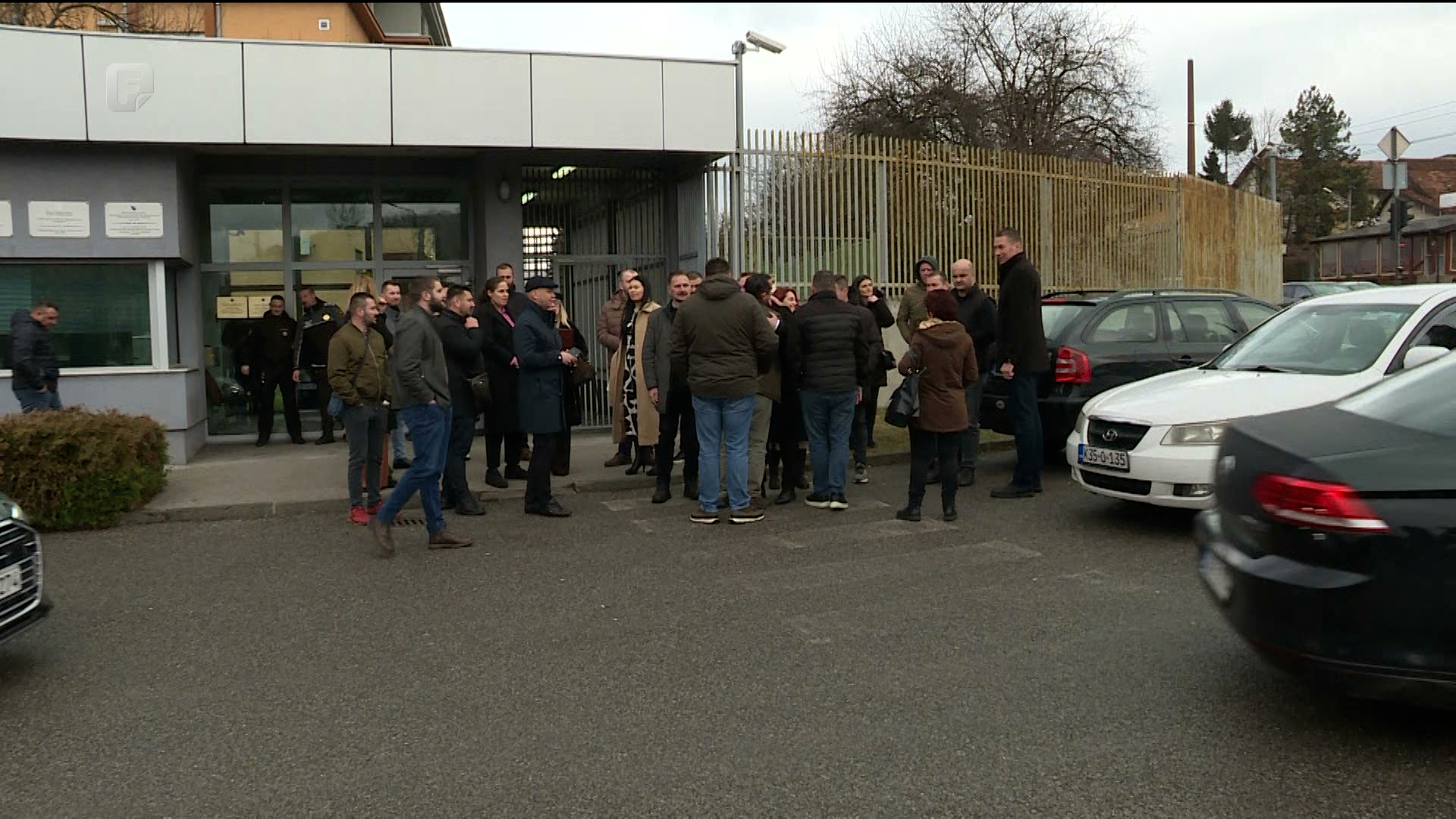 Počelo suđenje Milošu Lukiću, ispred Suda BiH gužva i podrška